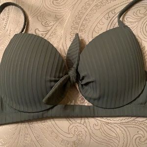 Shade & Shore bikini top.